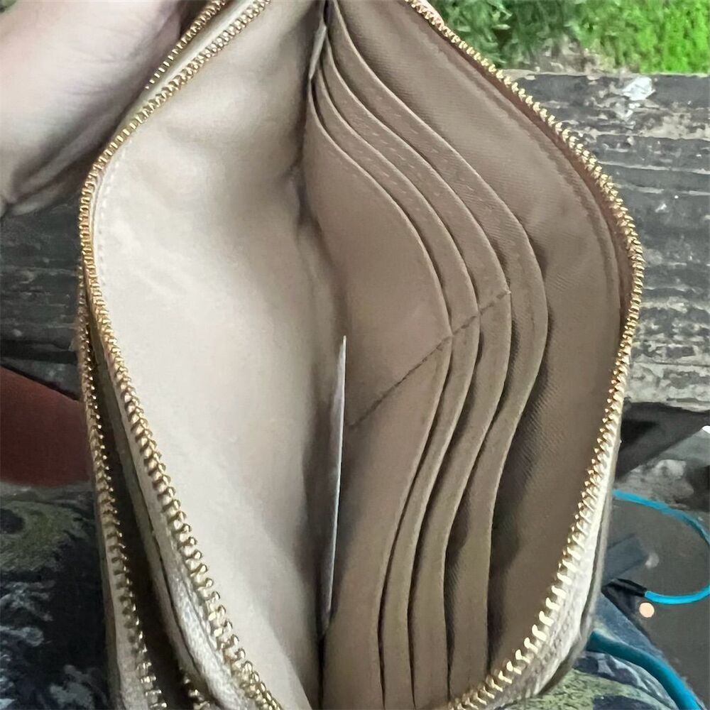 COACH Double Zip Wallet In Signature Canvas CW968 AUTHENTIC - Picture 4 of 6